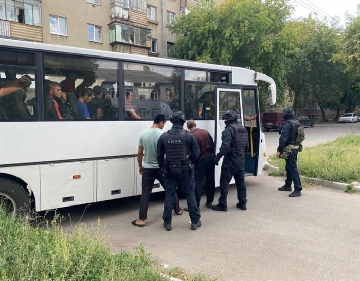 Проверены документы у десятков рабочих. Полиция провела рейд по выявлению нелегальных мигрантов в Новой Москве